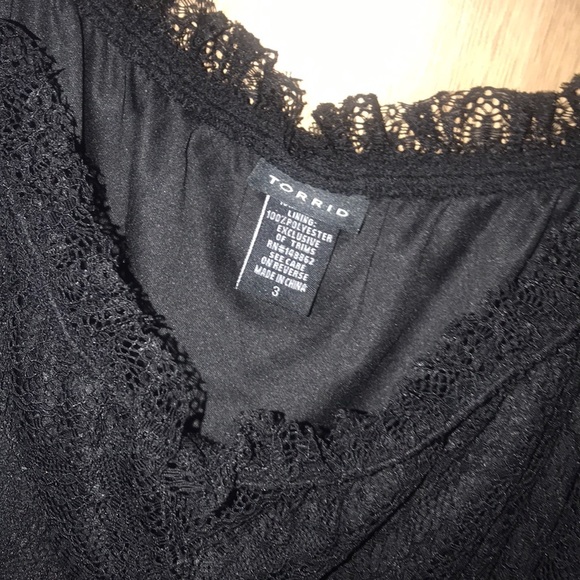 Torrid black lace cold shoulder top - Picture 4 of 6